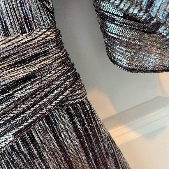 NWT Lilly Pulitzer  PARIGI MAXI DRESS IN GOLD METALLIC ROPE STRIPE BERRY CRINKLE - Picture 9 of 16